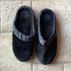 Isotoner black slippers